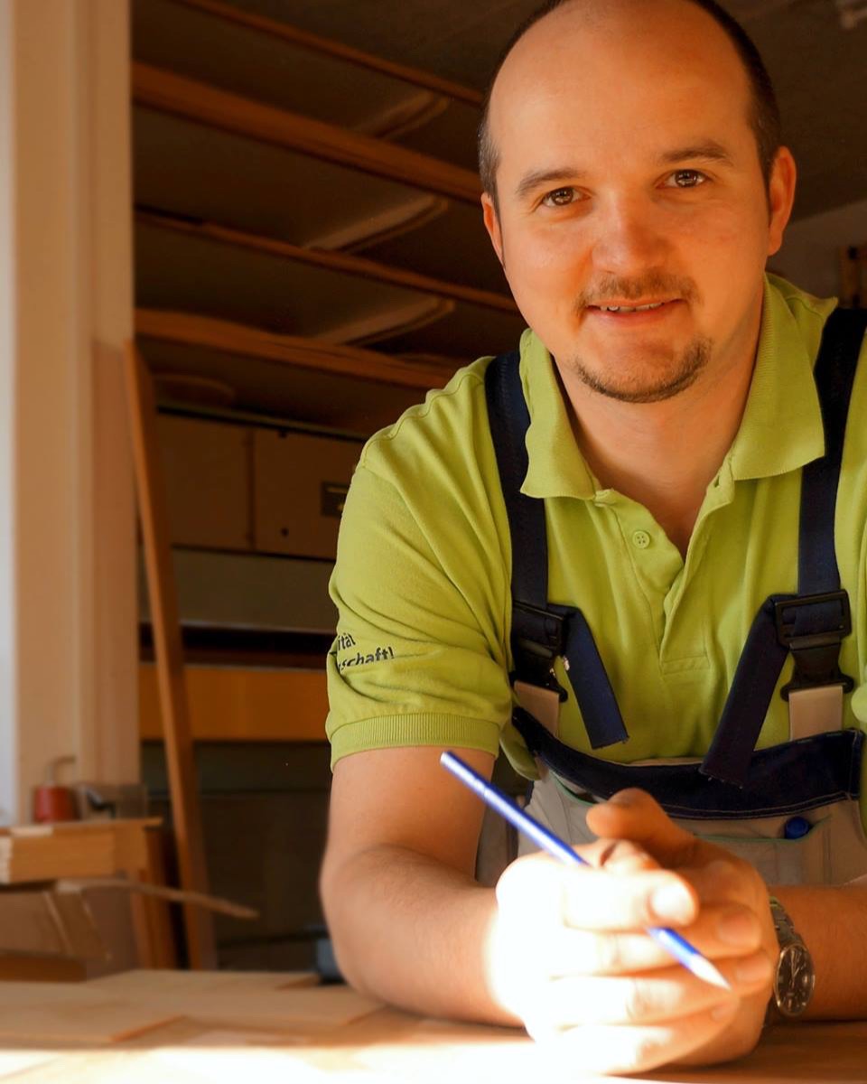 Andreas Hastreiter, Schreinermeister, in seiner Werkstatt