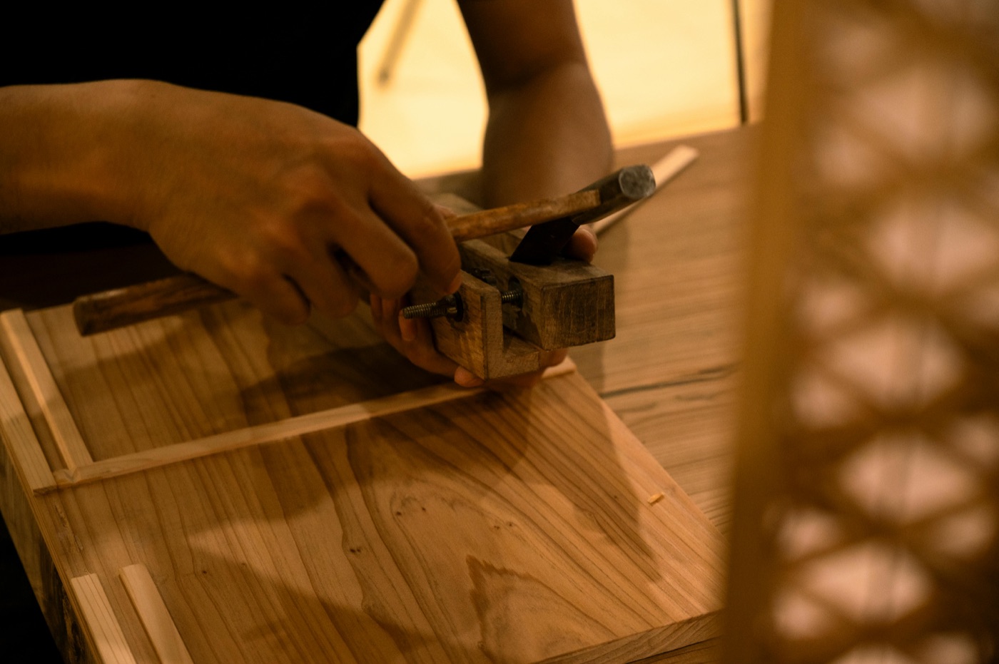 Möbel-Detail mit Holzmaserung